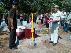 Inilah Cara Memberi Tanda Makam Pahlawan di Pemakaman Umum Grogol 3