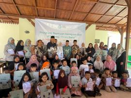 KEGIATAN PENYALURAN BANTUAN SERAGAM SEKOLAH GRATIS BAGI CALON SISWA BARU DI PADUKUHAN SOKOLIMAN