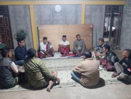Jaga Warga Padukuhan Gunungbang Sambang Warga yang Sedang Sakit